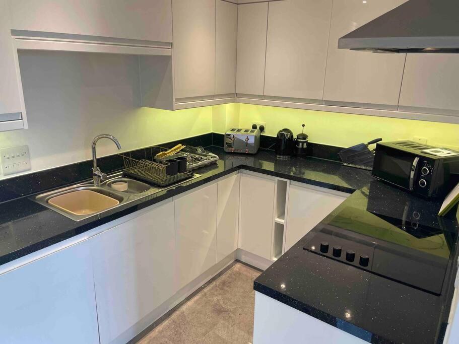 2 Bed City Centre Flat Bath Eksteriør bilde