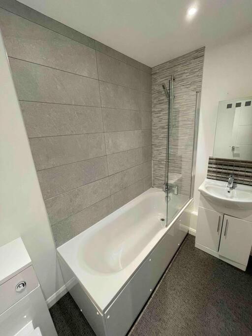 2 Bed City Centre Flat Bath Eksteriør bilde